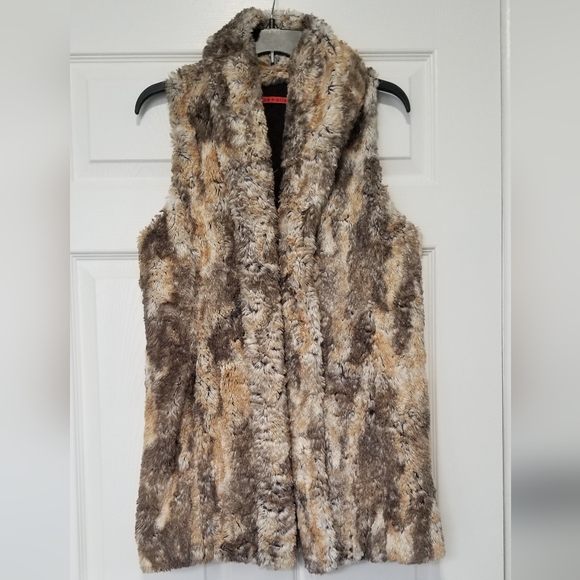 Alice + Olivia Tan White & Grey Marbled Faux Fur Open Vest Size Small - Picture 3 of 14